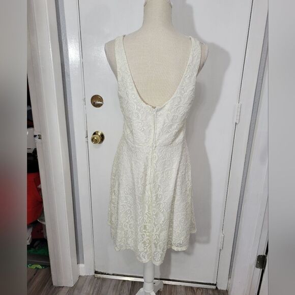 City triangles lace dress - Picture 5 of 11